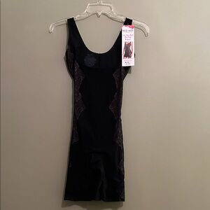 NWT SPANX Red Hot Open Bust Mid Thigh Bodysuit Size M
